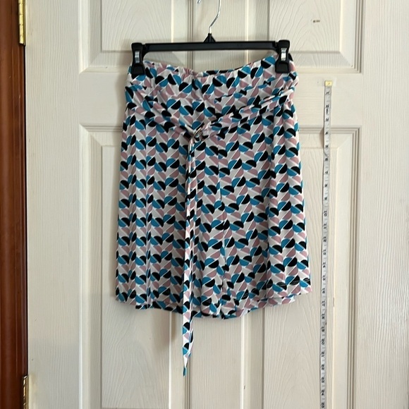 NWT-NY collections-large-multicolored patterned-elastic waist, belted shorts. - Picture 1 of 11